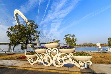 《黎明杀机》开发商惊喜推出衍生游戏《What the Fog》